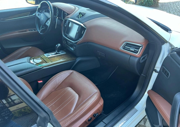 Maserati Ghibli cena 119900 przebieg: 88500, rok produkcji 2015 z Krotoszyn małe 211